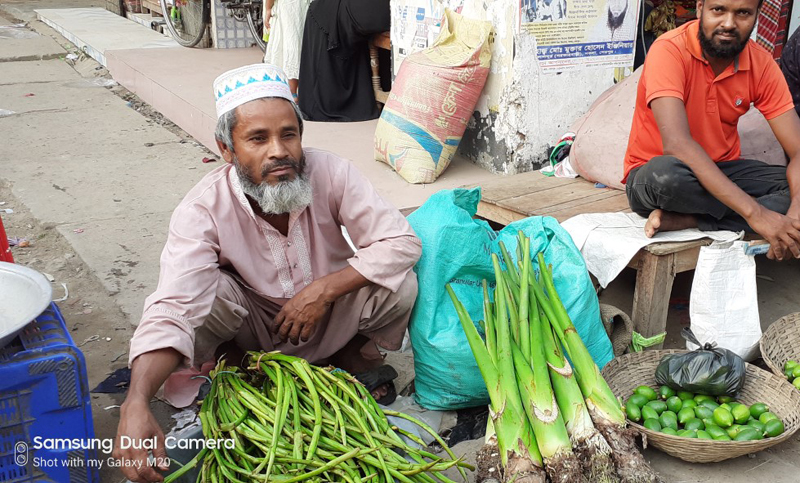 করোনায় স্কুলশিক্ষক আজ কচু ব্যবসায়ী!